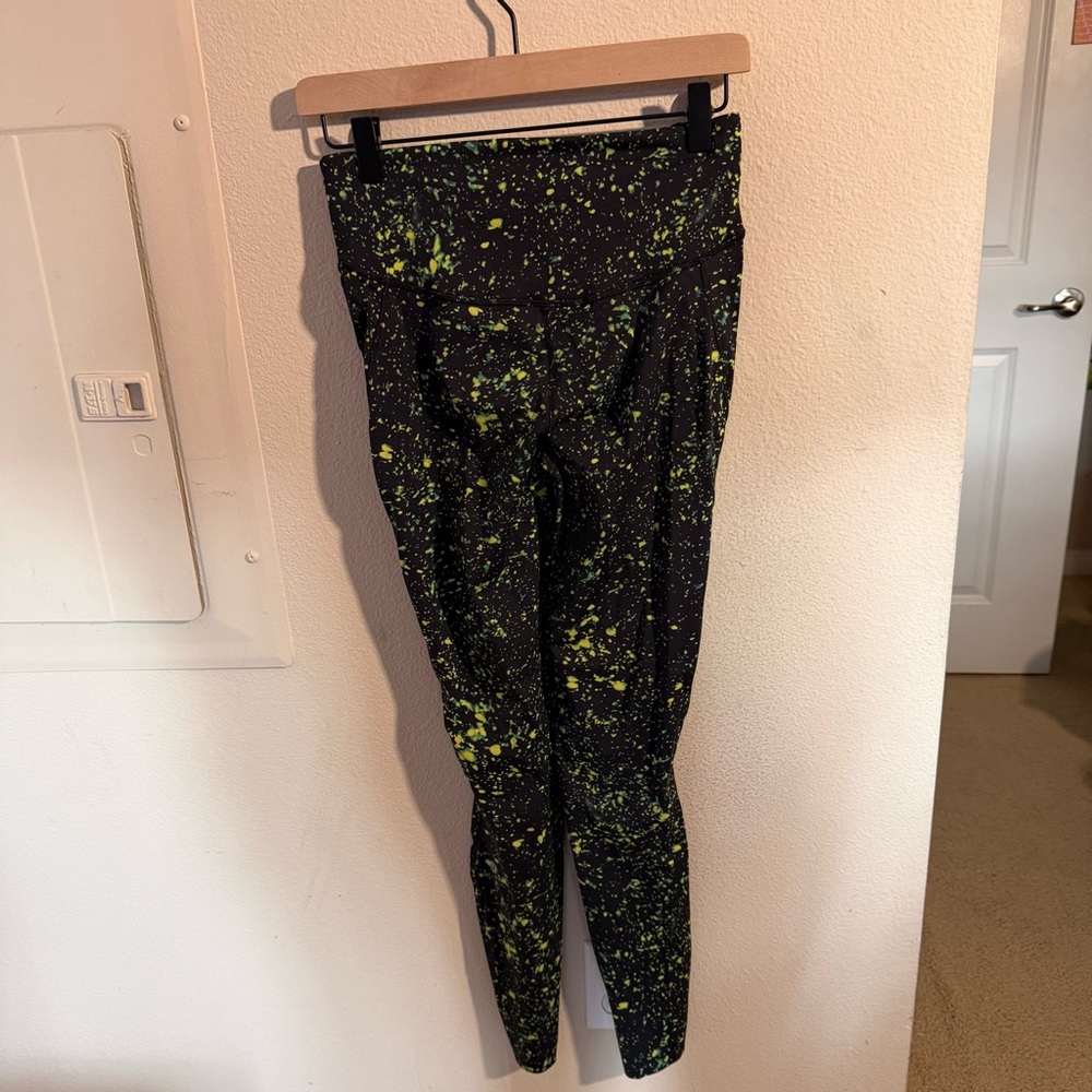 Lululemon Size 8 Black Neon Splatter Print Stirrup Yoga Leggings Nulux Fabric - Picture 3 of 8